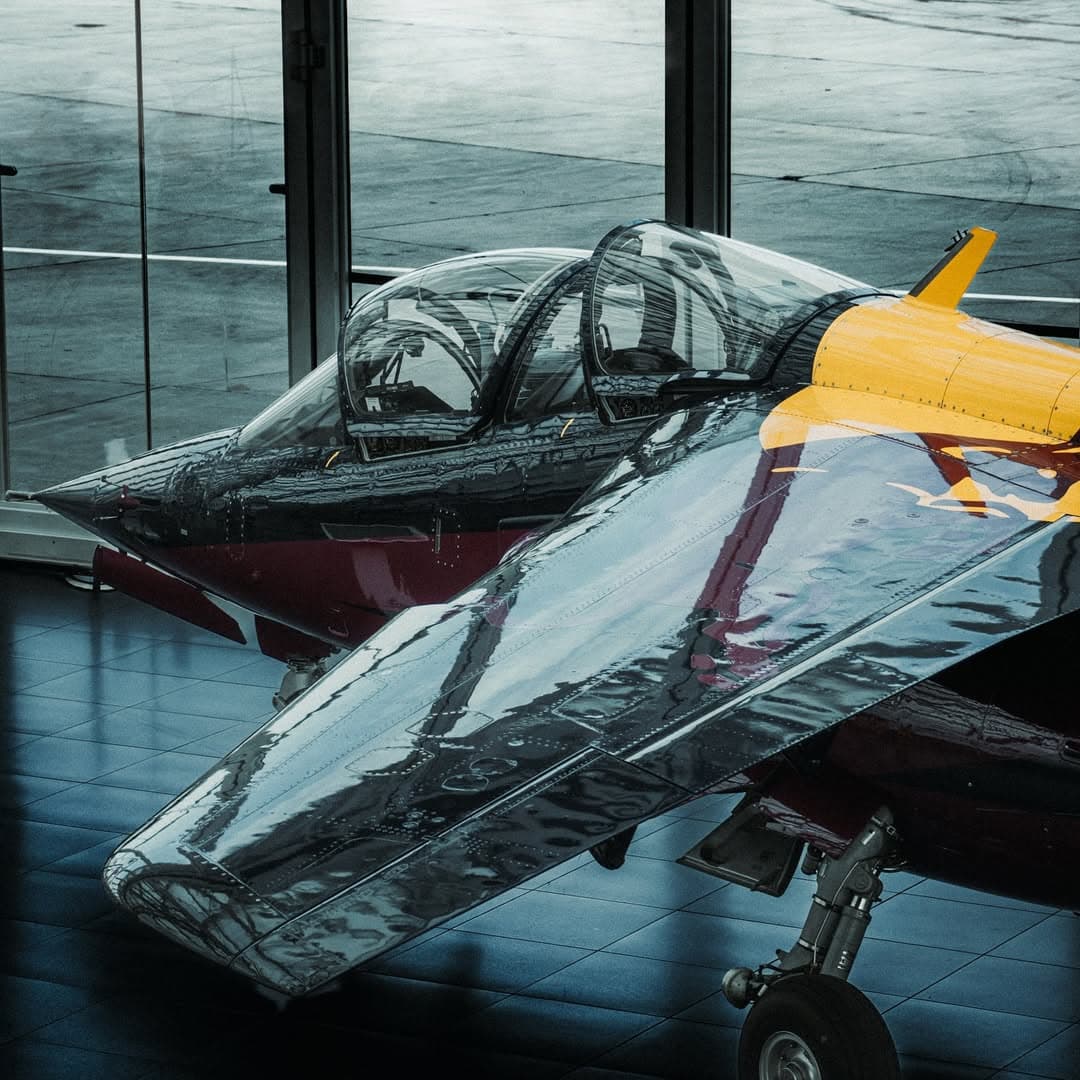 Et skær af luftens glimtende larm.