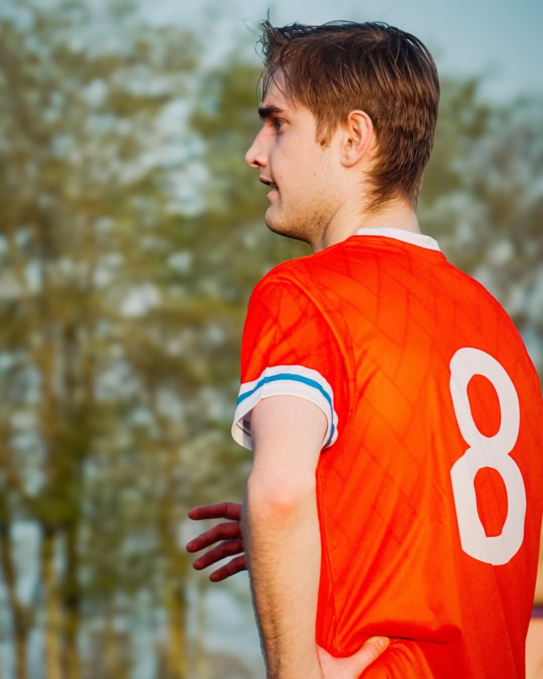 Et blik, fast og vurderende.